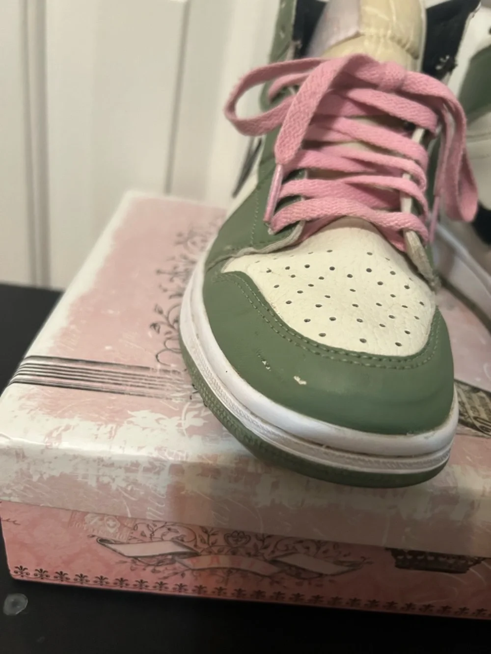 Nike Air Jordan 1 Retro High OG Seafoam - Picture 7 of 8